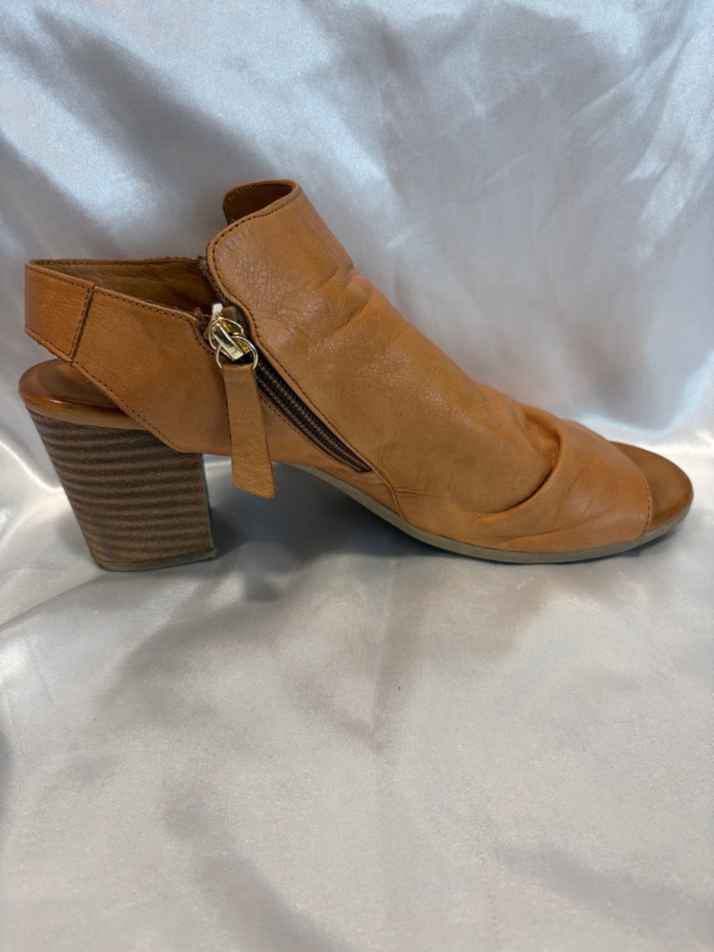 Norah Tan Super Soft Leather Sandals (41) - Picture 2 of 12